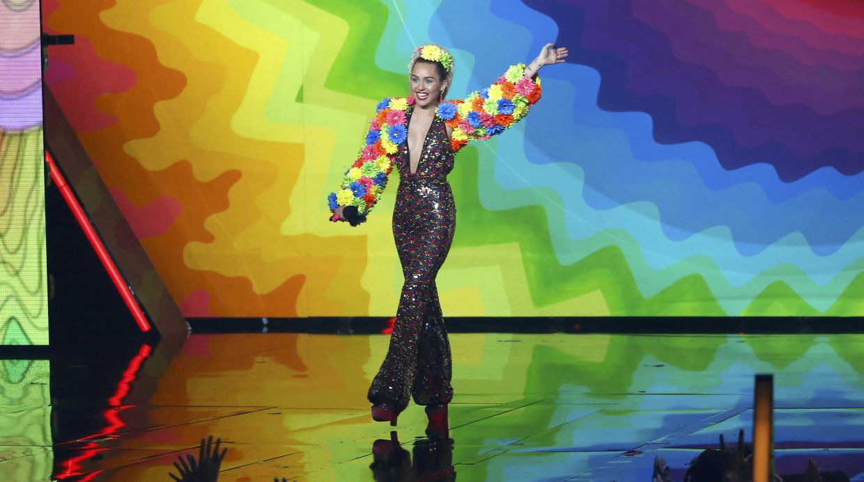 Miley Cyrus: sus excéntricos vestidos en los MTV VMAs [FOTOS]