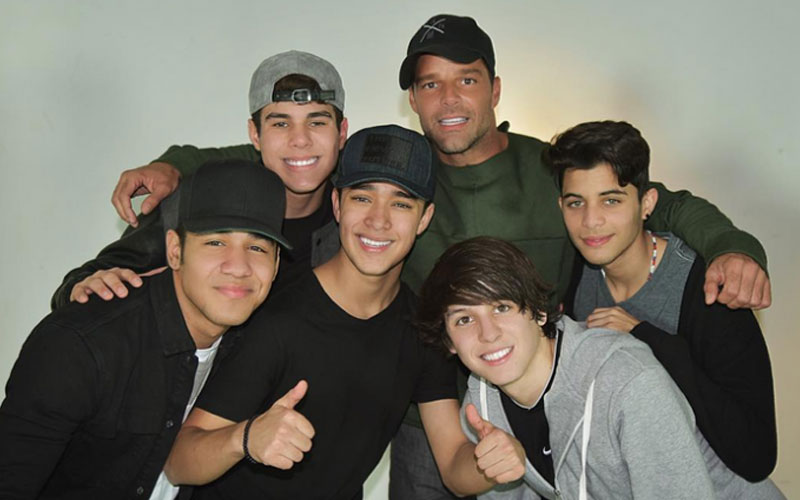 Christopher Vélez junto a CNCO llega a Premio Lo Nuestro 