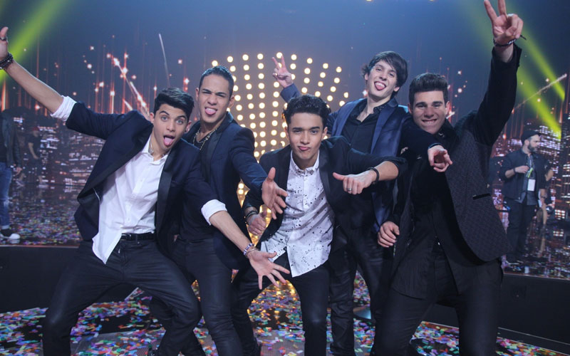 gamatv_Christopher Vélez junto a CNCO llega a Premio Lo Nuestro 