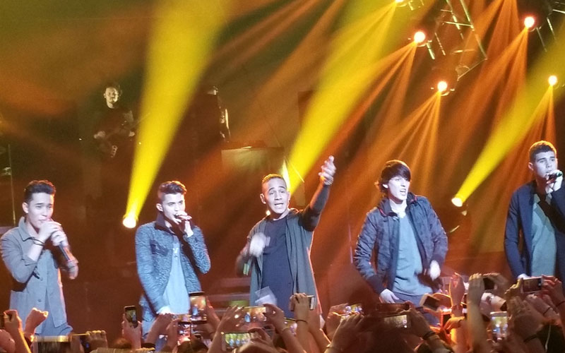 Christopher Vélez junto a CNCO llega a Premio Lo Nuestro 