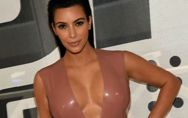 gamatv_kim-Kim Kardashian y su truco para levantar sus pechos gamatv_kim-gamatv_kim-Kim Kardashian y su truco para levantar sus pechos